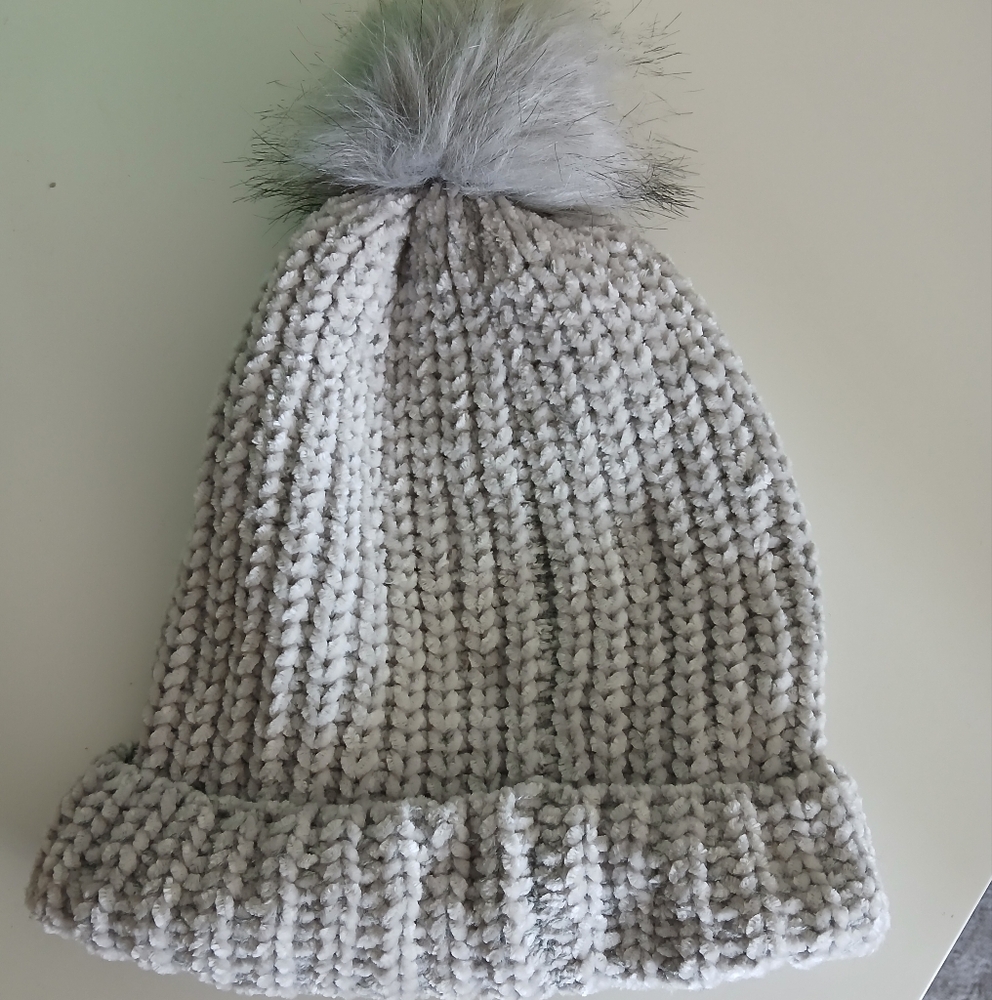 JULES KAE Cozy Gray Knit Beanie with Pom Pom